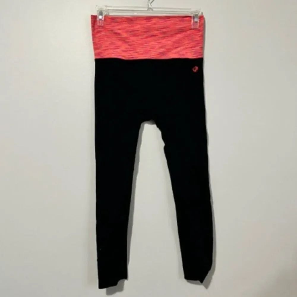 USED Woman's ShoActive Leggings Color Pink and Black Size 1x/2x